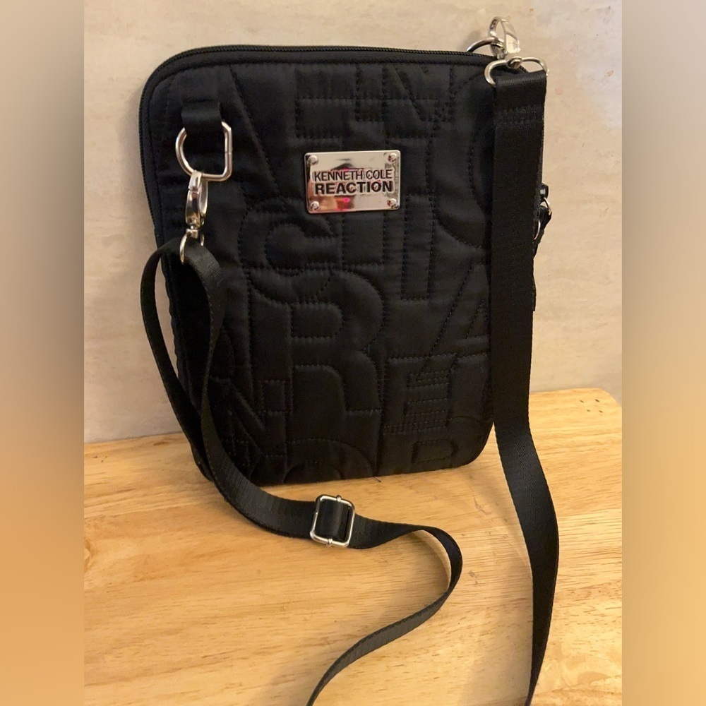 Kenneth Cole Reaction Quilted Black Crossbody Bag - Picture 10 of 11